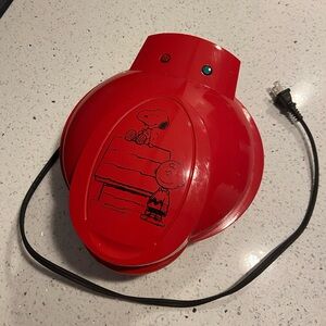 Peanuts Snoopy and Charlie Brown Collectible Waffle Maker
